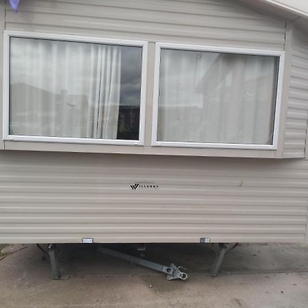 D24 Is A 2 Bedroom 6 Berth Caravan Close To The Beach On Whitehouse Leisure Park In Towyn Near Rhyl With Decking And Private Parking Space This Is A Pet Free Caravan Abergele Exteriör bild