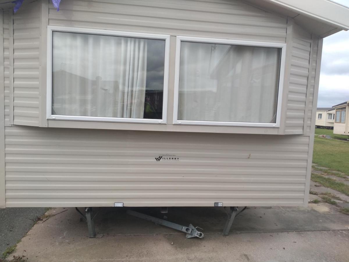 D24 Is A 2 Bedroom 6 Berth Caravan Close To The Beach On Whitehouse Leisure Park In Towyn Near Rhyl With Decking And Private Parking Space This Is A Pet Free Caravan Abergele Exteriör bild