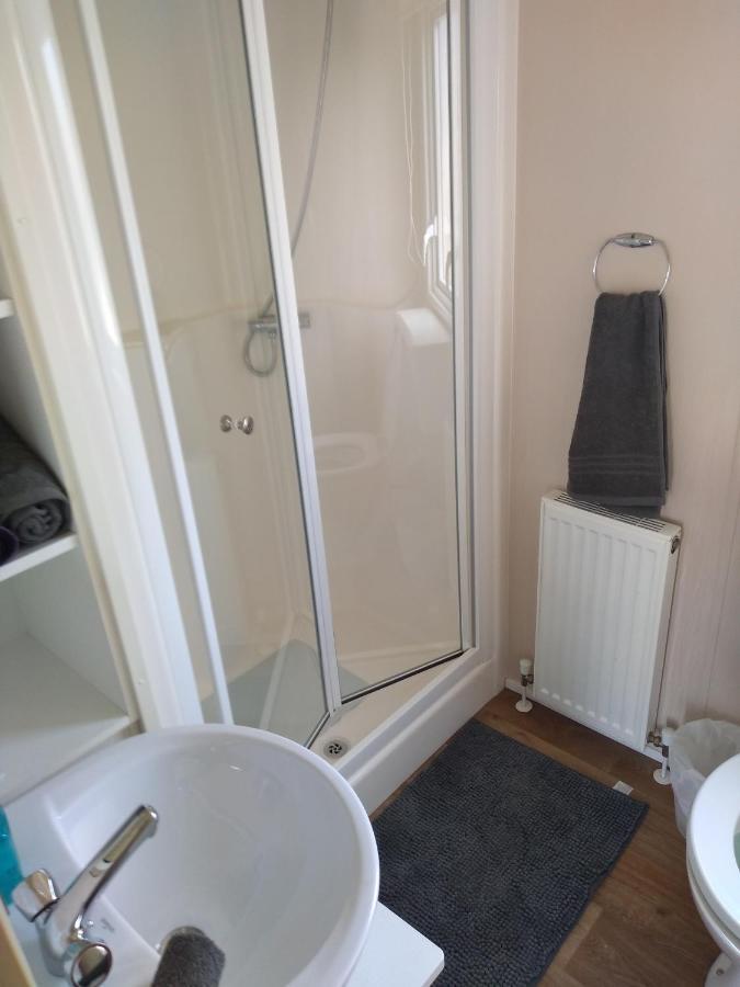 D24 Is A 2 Bedroom 6 Berth Caravan Close To The Beach On Whitehouse Leisure Park In Towyn Near Rhyl With Decking And Private Parking Space This Is A Pet Free Caravan Abergele Exteriör bild