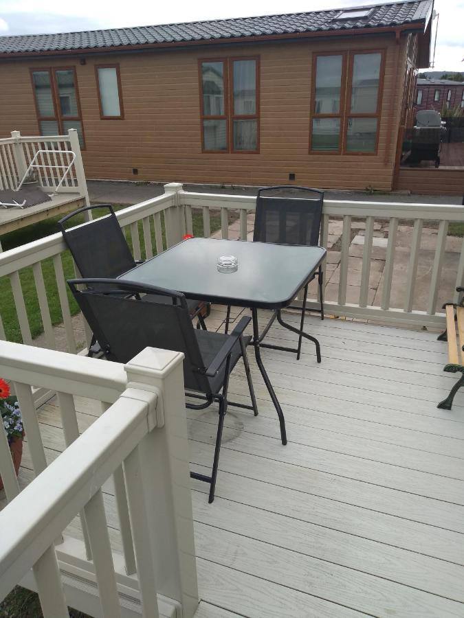 D24 Is A 2 Bedroom 6 Berth Caravan Close To The Beach On Whitehouse Leisure Park In Towyn Near Rhyl With Decking And Private Parking Space This Is A Pet Free Caravan Abergele Exteriör bild