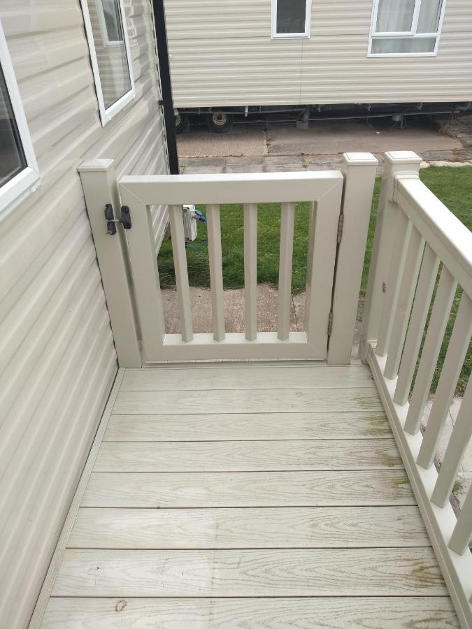 D24 Is A 2 Bedroom 6 Berth Caravan Close To The Beach On Whitehouse Leisure Park In Towyn Near Rhyl With Decking And Private Parking Space This Is A Pet Free Caravan Abergele Exteriör bild