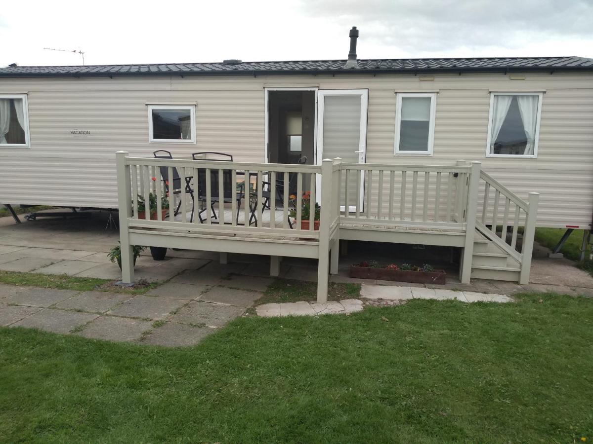 D24 Is A 2 Bedroom 6 Berth Caravan Close To The Beach On Whitehouse Leisure Park In Towyn Near Rhyl With Decking And Private Parking Space This Is A Pet Free Caravan Abergele Exteriör bild