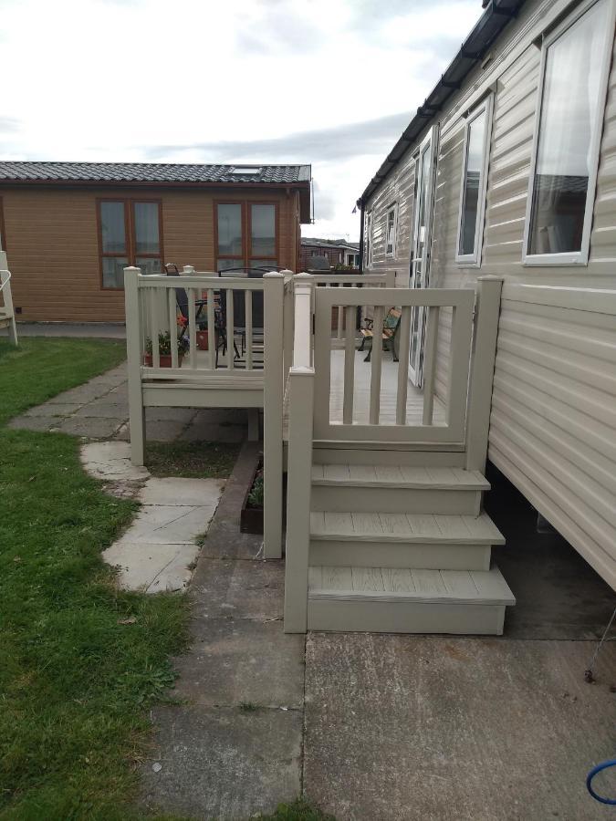 D24 Is A 2 Bedroom 6 Berth Caravan Close To The Beach On Whitehouse Leisure Park In Towyn Near Rhyl With Decking And Private Parking Space This Is A Pet Free Caravan Abergele Exteriör bild