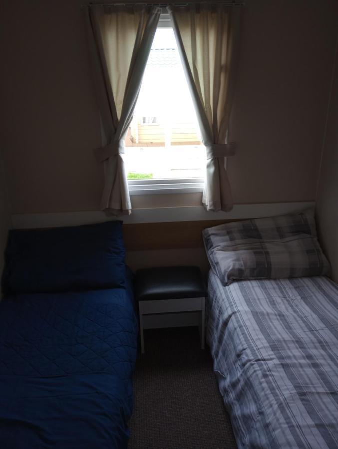 D24 Is A 2 Bedroom 6 Berth Caravan Close To The Beach On Whitehouse Leisure Park In Towyn Near Rhyl With Decking And Private Parking Space This Is A Pet Free Caravan Abergele Exteriör bild