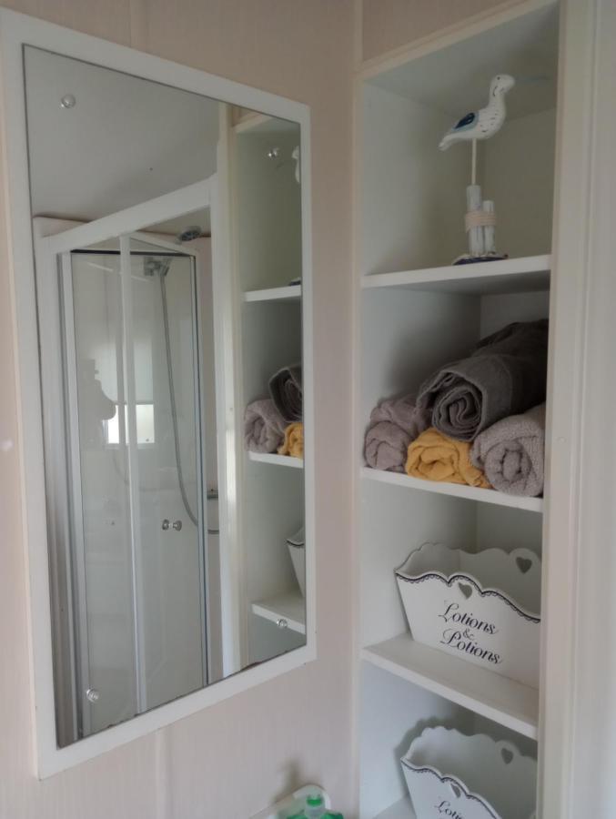 D24 Is A 2 Bedroom 6 Berth Caravan Close To The Beach On Whitehouse Leisure Park In Towyn Near Rhyl With Decking And Private Parking Space This Is A Pet Free Caravan Abergele Exteriör bild