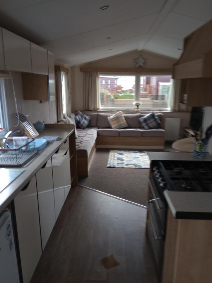 D24 Is A 2 Bedroom 6 Berth Caravan Close To The Beach On Whitehouse Leisure Park In Towyn Near Rhyl With Decking And Private Parking Space This Is A Pet Free Caravan Abergele Exteriör bild